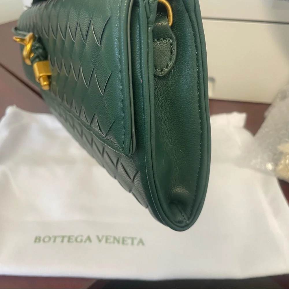 🥰 💚 Bottega Veneta Dark Jewel Green Andiamo Clutch - Picture 6 of 7